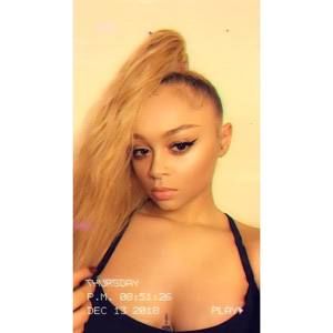 Meet your Posher, Leighasia